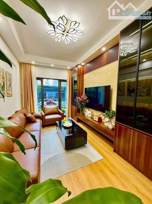 10.88 TỶ– 35M2 –5 TẦNG– Ô TÔ ĐỖ – PHÂN LÔ – THỊNH LIỆT – BỜ SÔNG SÉT – HOÀNG MAI