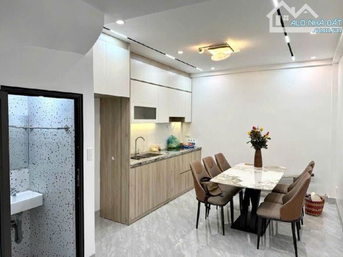 VŨ TÔNG PHAN 37m2x5tằng-PHÂN LÔ OTO-NGÕ THÔNG -KINHDOANH -NHỈNH 11TỶ CÓ TL