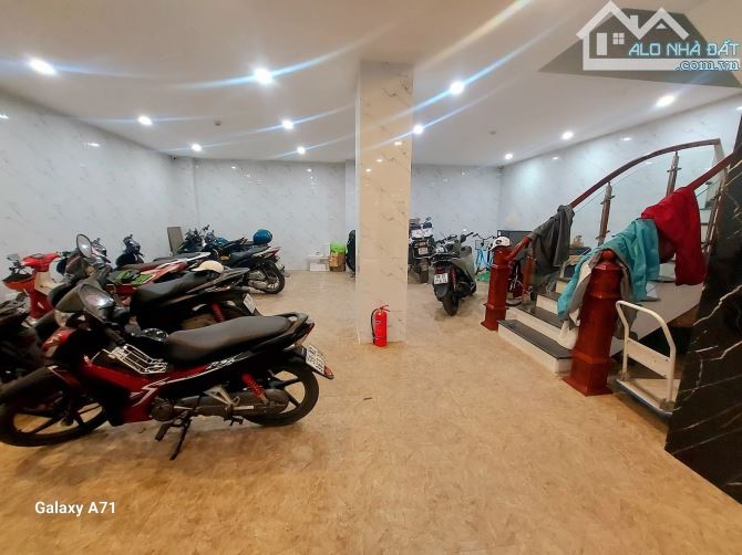 BÁN NHÀ DÒNG TIỀN LÔ GÓC QUAN NHÂN 120M, 9 TẦNG THANG MÁY VỪA Ở VỪA CHO THUÊ THÁNG 120TR