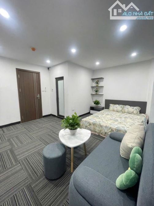 Toà CCMN Đê La Thành, mặt ngõ thông, 3 gác tránh, 2 nhà ra ô tô dừng đỗ, lô góc 60m2*7T.