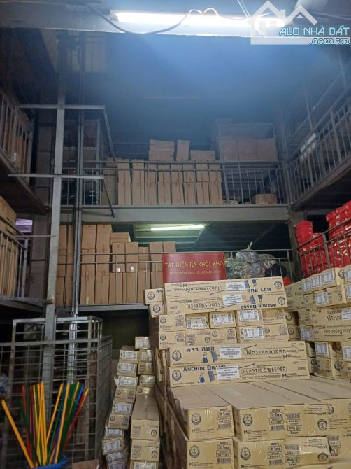 Bán Nhà Xưởng 250m xây 5 Tầng 1 tum làm kho xưởng và Văn Phòng đường xe container tránh