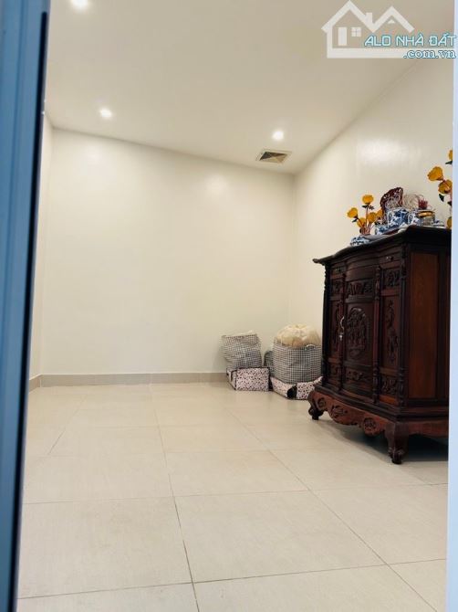 BÁN NHÀ HÀNG CHÁO DT 37M - 6 TẦNG -MT 7M - GẦN PHỐ -