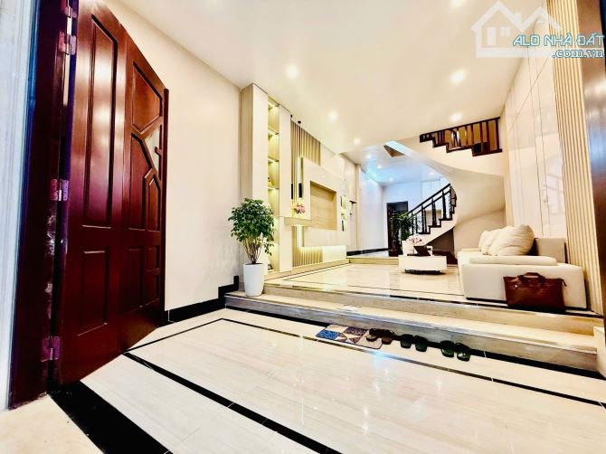 PHỐ MINH KHAI - NHÀ DÂN - 52M2 - MT 4,2M - TẶNG NỘI THẤT - Ô TÔ ĐỖ CỔNG - CHỈ HƠN 200TR/M