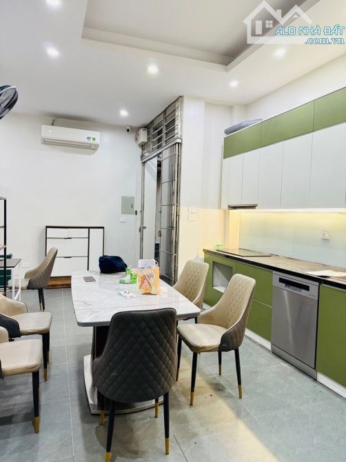 BÁN NHÀ HÀNG CHÁO DT 37M - 6 TẦNG -MT 7M - GẦN PHỐ -