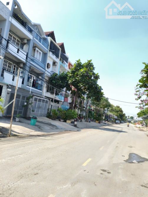 BÁN ĐẤT KDC ĐỒNG BỘ LÊ BÔI - CHỢ LỚN Q.8- KHU XÂY 4-5 TẦNG, 105m2 { 5x21m} - NHỈNH 5 Tỷ - 1