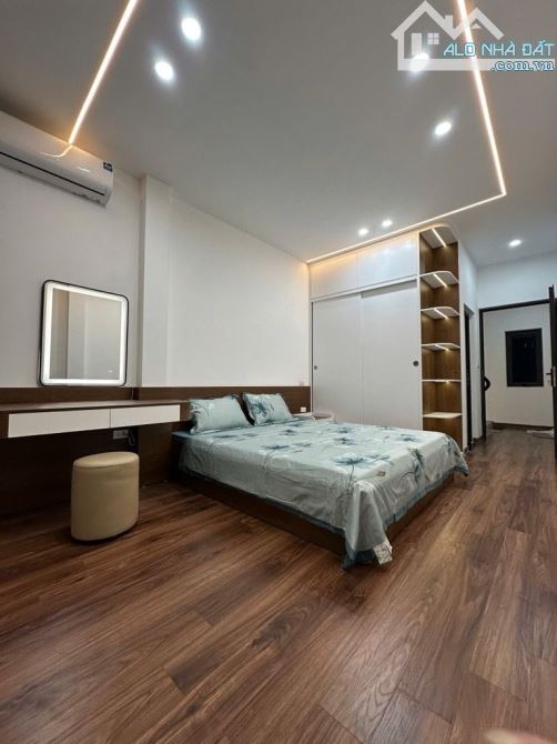 BÁN NHÀ THÁI THỊNH – 38M² x 5 TẦNG – GẦN PHỐ – NGÕ THÔNG – NHÀ ĐẸP Ở NGAY – 8 TỶ