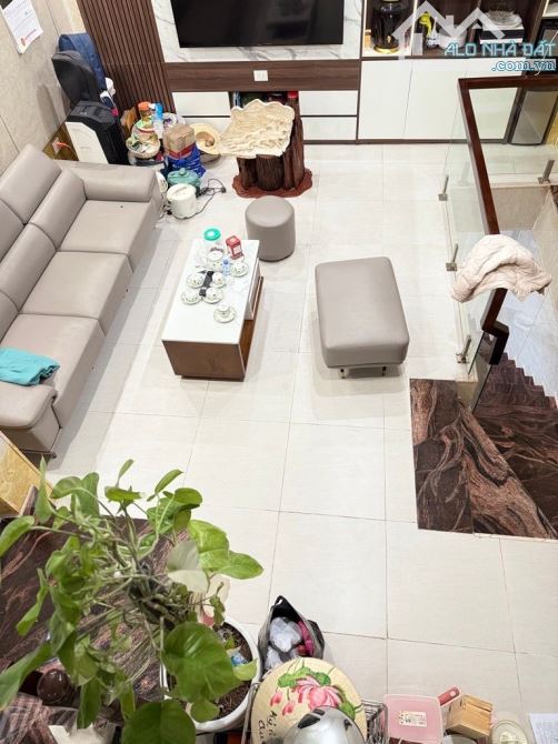 BÁN NHÀ HÀNG CHÁO DT 37M - 6 TẦNG -MT 7M - GẦN PHỐ -