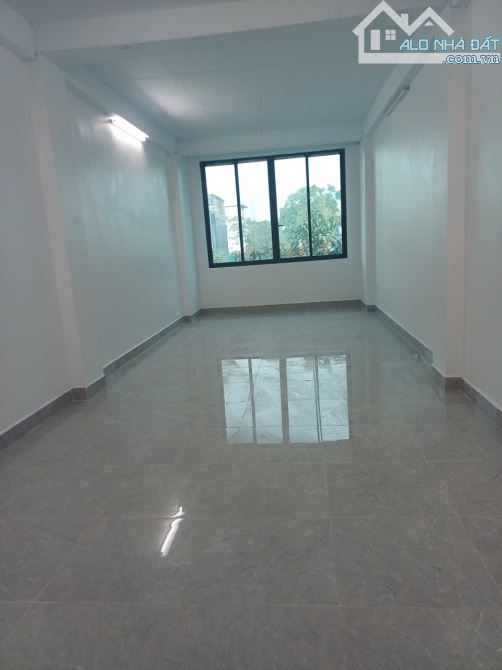 Bán Nhà Xưởng 250m xây 5 Tầng 1 tum làm kho xưởng và Văn Phòng đường xe container tránh - 2