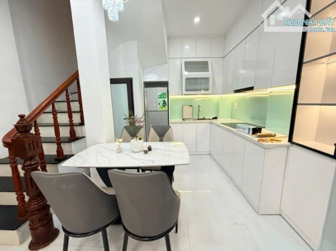 DÃ MAN - NHÀ TRƯƠNG ĐỊNH - CẠNH TRƯỜNG HỌC - NGÕ RỘNG, 15M Ô TÔ - 30M2*5T, 6,98TỶ