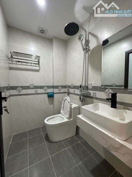 BÁN NHÀ THÁI THỊNH – 38M² x 5 TẦNG – GẦN PHỐ – NGÕ THÔNG – NHÀ ĐẸP Ở NGAY – 8 TỶ