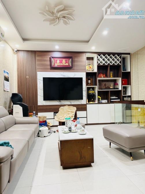 BÁN NHÀ HÀNG CHÁO DT 37M - 6 TẦNG -MT 7M - GẦN PHỐ -