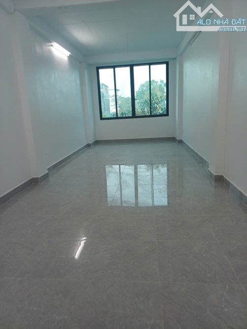 Bán Nhà Xưởng 250m xây 5 Tầng 1 tum làm kho xưởng và Văn Phòng đường xe container tránh - 3