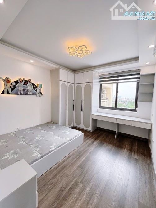 Thật Hiếm CC 4Ngủ, 2WC Hai Bà Trưng 100M, Lô Góc 3 Thoáng Full Nội Thất chỉ 70tr/m