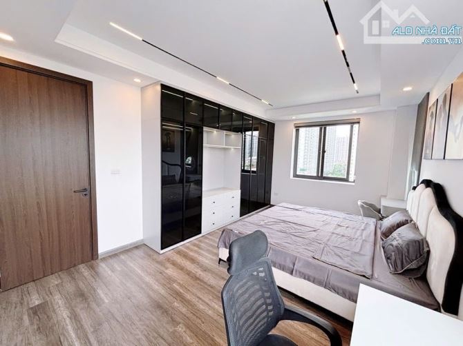 Thật Hiếm CC 4Ngủ, 2WC Hai Bà Trưng 100M, Lô Góc 3 Thoáng Full Nội Thất chỉ 70tr/m