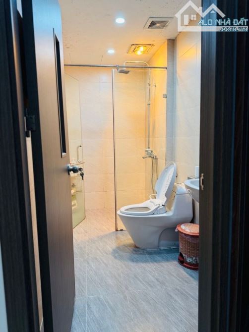 BÁN NHÀ HÀNG CHÁO DT 37M - 6 TẦNG -MT 7M - GẦN PHỐ -