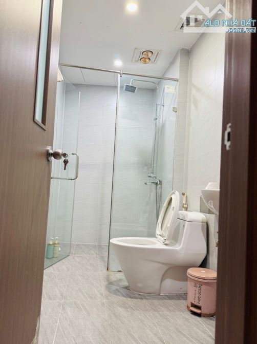 BÁN NHÀ HÀNG CHÁO DT 37M - 6 TẦNG -MT 7M - GẦN PHỐ -