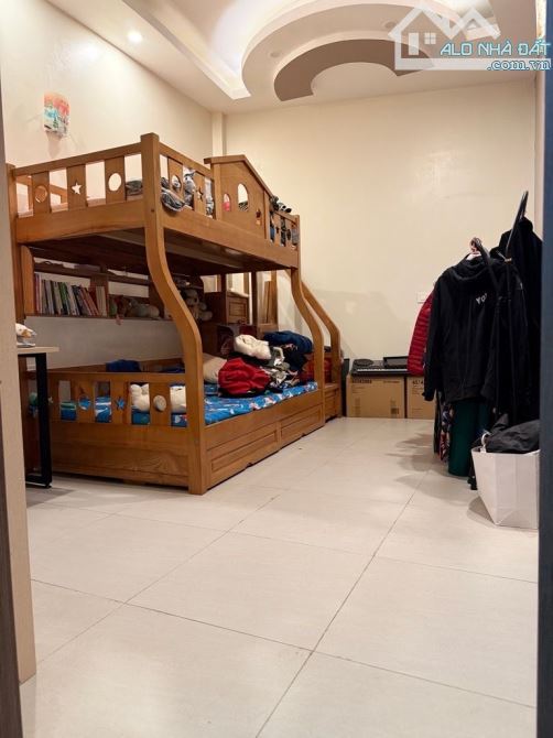 BÁN NHÀ HÀNG CHÁO DT 37M - 6 TẦNG -MT 7M - GẦN PHỐ -