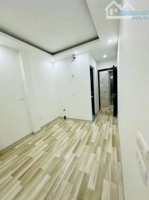 Gấp! Nhà đẹp 7 tầng thang máy Tứ Liên ngõ thông oto tránh 20m, sổ 52m2 full đồ.Giá 16.9 tỷ