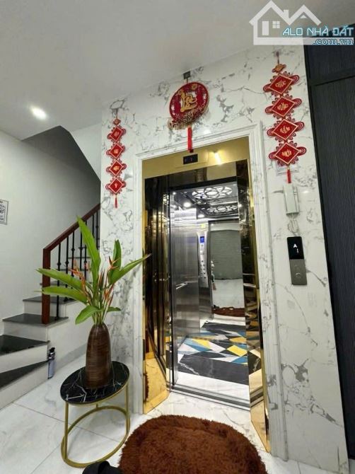 Gấp! Nhà đẹp 7 tầng thang máy Tứ Liên ngõ thông oto tránh 20m, sổ 52m2 full đồ.Giá 16.9 tỷ