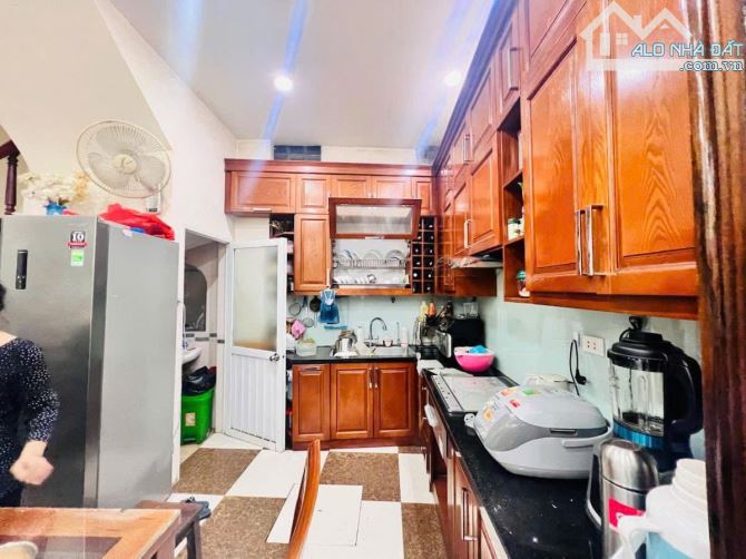 BÁN NHÀ NGÕ 129 NGUYỄN TRÃI, THANH XUÂN 36 M2, 4 TẦNG, MT 4M, CÁCH Ô TÔ 9M