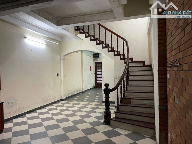 Phân lô ô tô tránh, dừng đỗ - phố Tam Trinh. DT 66m2, MT 5m, kinh doanh có vỉa hè