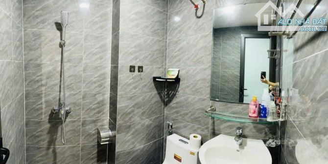 Gấp! Nhà đẹp 7 tầng thang máy Tứ Liên ngõ thông oto tránh 20m, sổ 52m2 full đồ.Giá 16.9 tỷ