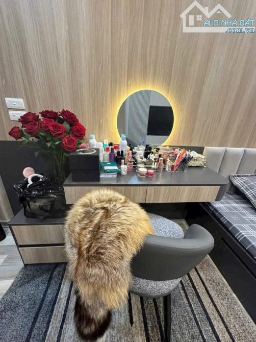 Gấp! Nhà đẹp 7 tầng thang máy Tứ Liên ngõ thông oto tránh 20m, sổ 52m2 full đồ.Giá 16.9 tỷ