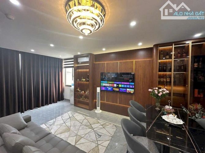 Gấp! Nhà đẹp 7 tầng thang máy Tứ Liên ngõ thông oto tránh 20m, sổ 52m2 full đồ.Giá 16.9 tỷ