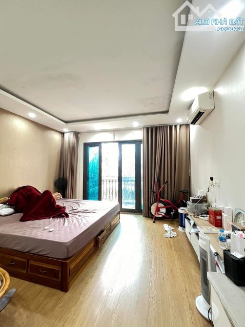 BÁN CĂN HỘ TẬP THỂ LÊ THÁI TỔ HOÀN KIẾM - 90M 3PN- 3 TẦNG VIEW HỒ GƯƠM SĐCC NHÀ ĐẸP Ở NGAY