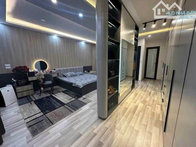 Gấp! Nhà đẹp 7 tầng thang máy Tứ Liên ngõ thông oto tránh 20m, sổ 52m2 full đồ.Giá 16.9 tỷ