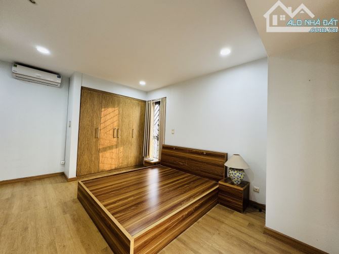 Bán Chung cư 88 Láng Hạ. Diện tích 139m2 3ngủ 2wc. Căn góc tầng trung. Giá 18.3 tỷ.