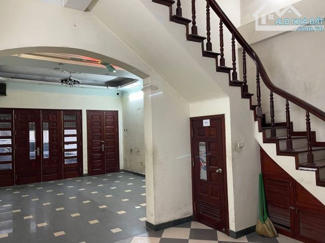 Phân lô ô tô tránh, dừng đỗ - phố Tam Trinh. DT 66m2, MT 5m, kinh doanh có vỉa hè