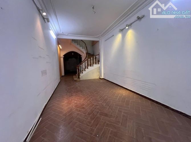 PHÂN LÔ Ô TÔ TRÁNH LÊ THANH NGHỊ , 64M² , NHỈNH 380TR/M2 , CÁCH PHỐ ĐÚNG 10 BƯỚC CHÂN