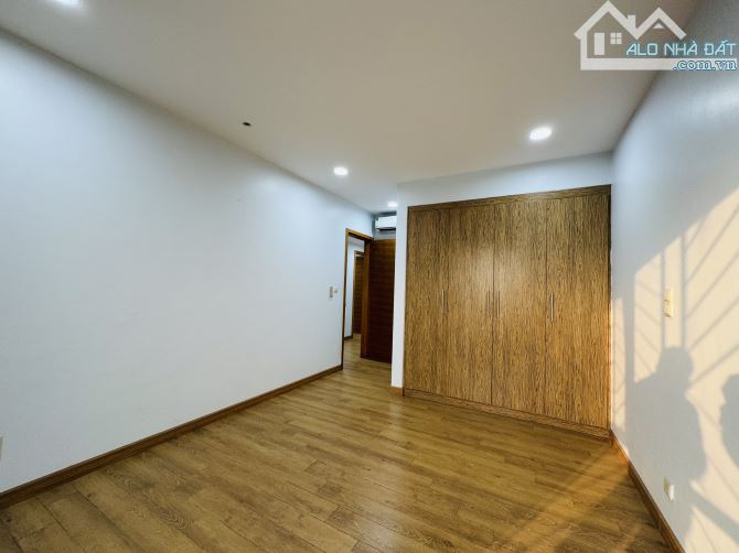 Bán Chung cư 88 Láng Hạ. Diện tích 139m2 3ngủ 2wc. Căn góc tầng trung. Giá 18.3 tỷ.