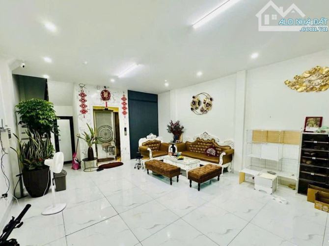Gấp! Nhà đẹp 7 tầng thang máy Tứ Liên ngõ thông oto tránh 20m, sổ 52m2 full đồ.Giá 16.9 tỷ