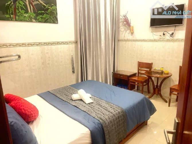 14ty9 gấp bán khách sạn 6 tầng 100m2 GS3 Dĩ An