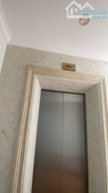 HOÀNG CẦU QUẬN ỦY ĐỐNG ĐA - GẦN VƯỜN HOA 1/6 - GARA Ô TÔ - 7 TẦNG THANG MÁY - MT 5M