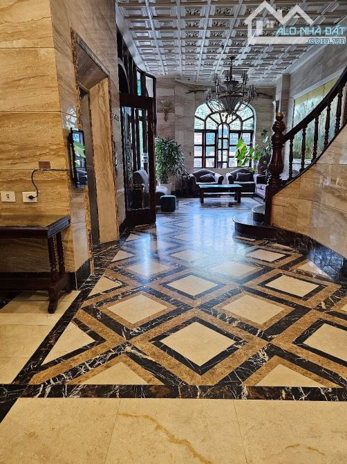 Bán toà khách san MP Nguyễn Trường Tộ, Ba Đình 190m2 x 16 tầng, Mặt Tiền: 8m - 170 Tỷ