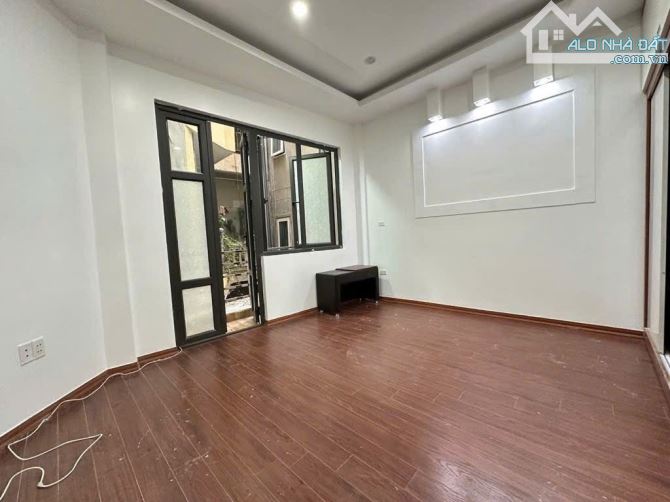 Bán nhà Thụy Khuê, 2 thoáng, 9 tỷ 9, DT 50m, 6 tầng, ngõ nông gần phố