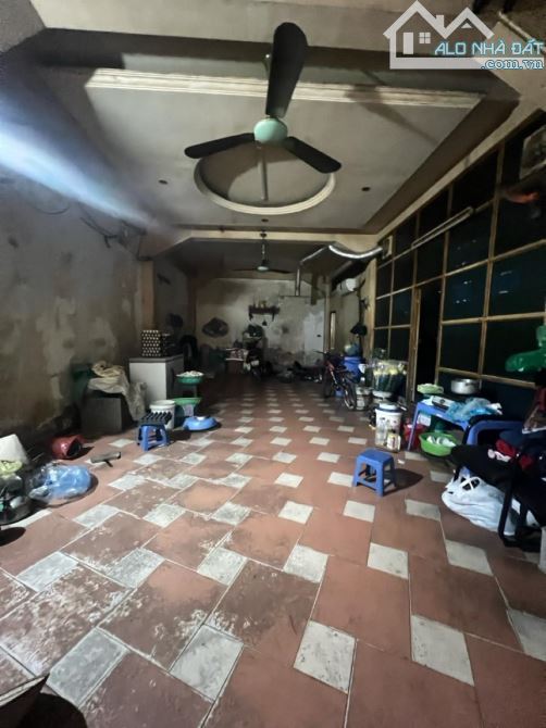 Bán Đất Tặng Nhà Mặt Phố Kinh Doanh Phố Trường Chinh - Quận Đống Đa 82m * 3 Tầng