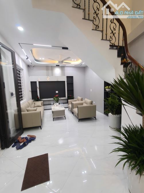 NGÕ GỐC ĐỀ – MINH KHAI – Ô TÔ TRÁNH – MẶT TIỀN ~10M - FULL NT XÁCH ĐỒ VỀ Ở CỰC NGON