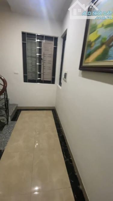 HOÀNG CẦU QUẬN ỦY ĐỐNG ĐA - GẦN VƯỜN HOA 1/6 - GARA Ô TÔ - 7 TẦNG THANG MÁY - MT 5M