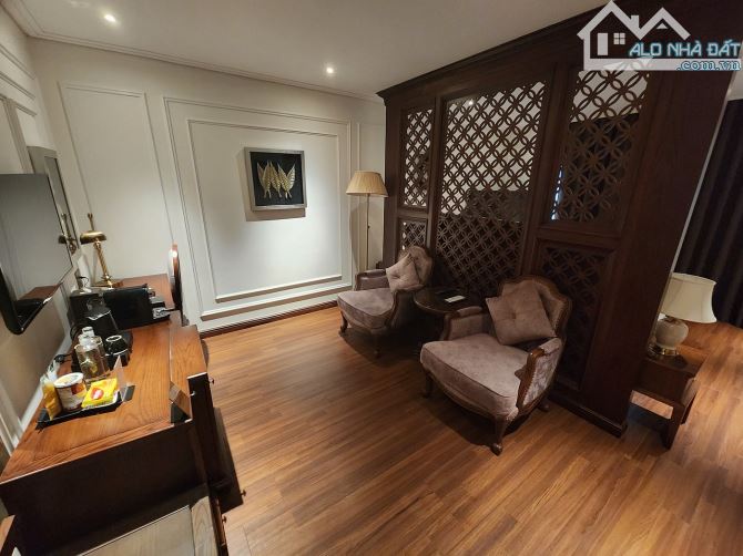 Bán toà khách sạn mặt phố Nguyễn Trường Tộ 230m2, xây 16 tầng, mặt tiền 12m, giá 200 tỷ