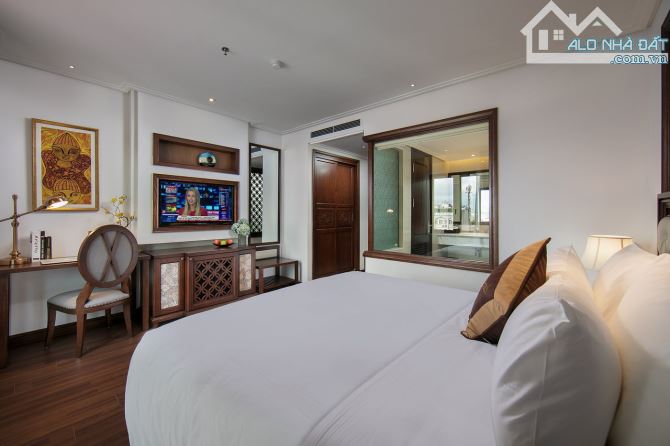 Bán toà khách sạn mặt phố Nguyễn Trường Tộ 230m2, xây 16 tầng, mặt tiền 12m, giá 200 tỷ