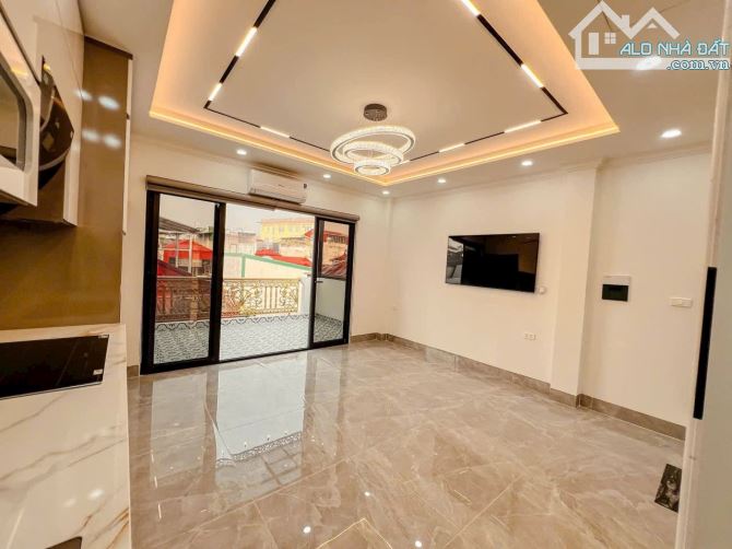 VIP 42M 6 TẦNG THANG MÁY TRUNG TÂM HAI BÀ TRƯNG NHỈNH 10 TỶ