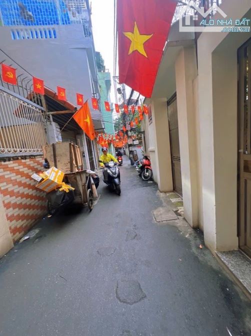 BÁN GẤP BIỆT THỰ -LÔ GÓC 2 THOÁNG - DÂN XÂY - NGÕ THÔNG - Ô TÔ QUA NHÀ- MẶT TIỀN SIÊU ĐẸP