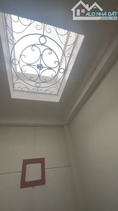 HOÀNG CẦU QUẬN ỦY ĐỐNG ĐA - GẦN VƯỜN HOA 1/6 - GARA Ô TÔ - 7 TẦNG THANG MÁY - MT 5M