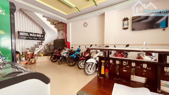 14ty9 gấp bán khách sạn 6 tầng 100m2 GS3 Dĩ An - 1