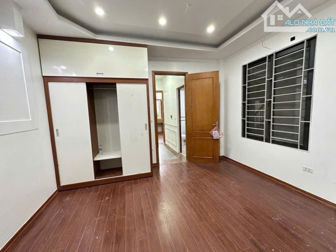 Bán nhà Thụy Khuê, 2 thoáng, 9 tỷ 9, DT 50m, 6 tầng, ngõ nông gần phố