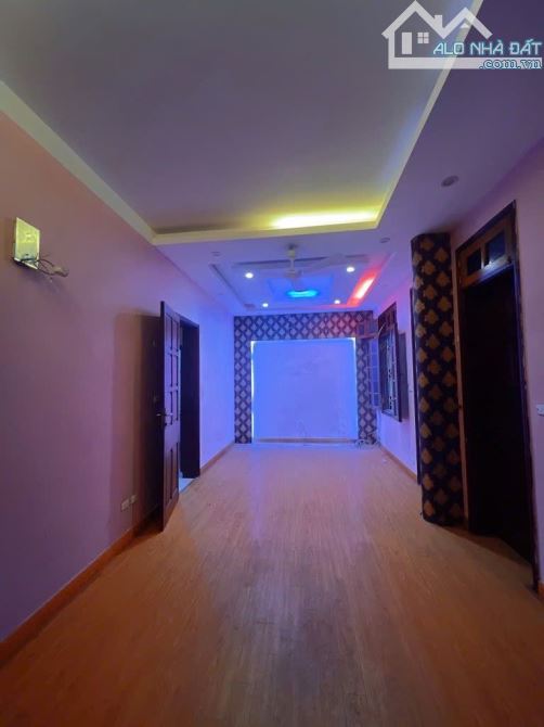 BÁN GẤP BIỆT THỰ -LÔ GÓC 2 THOÁNG - DÂN XÂY - NGÕ THÔNG - Ô TÔ QUA NHÀ- MẶT TIỀN SIÊU ĐẸP